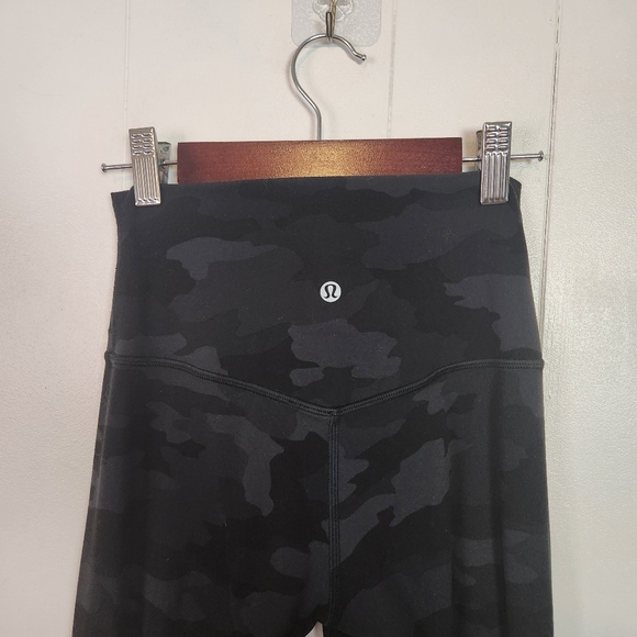 Lululemon Align High-Rise Crop 23" Leggings Black Camo Nulu Size 2 Gym Active - Picture 4 of 9